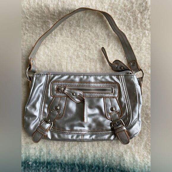 Candie’s Silver Metallic Shoulder Bag - Picture 1 of 6